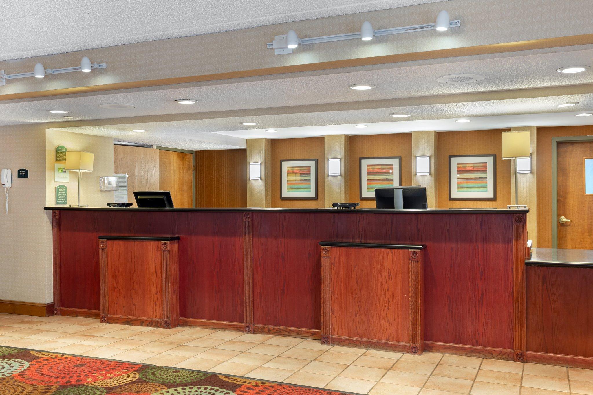 Holiday Inn Express Chicago-Downers Grove By Ihg Exterior photo