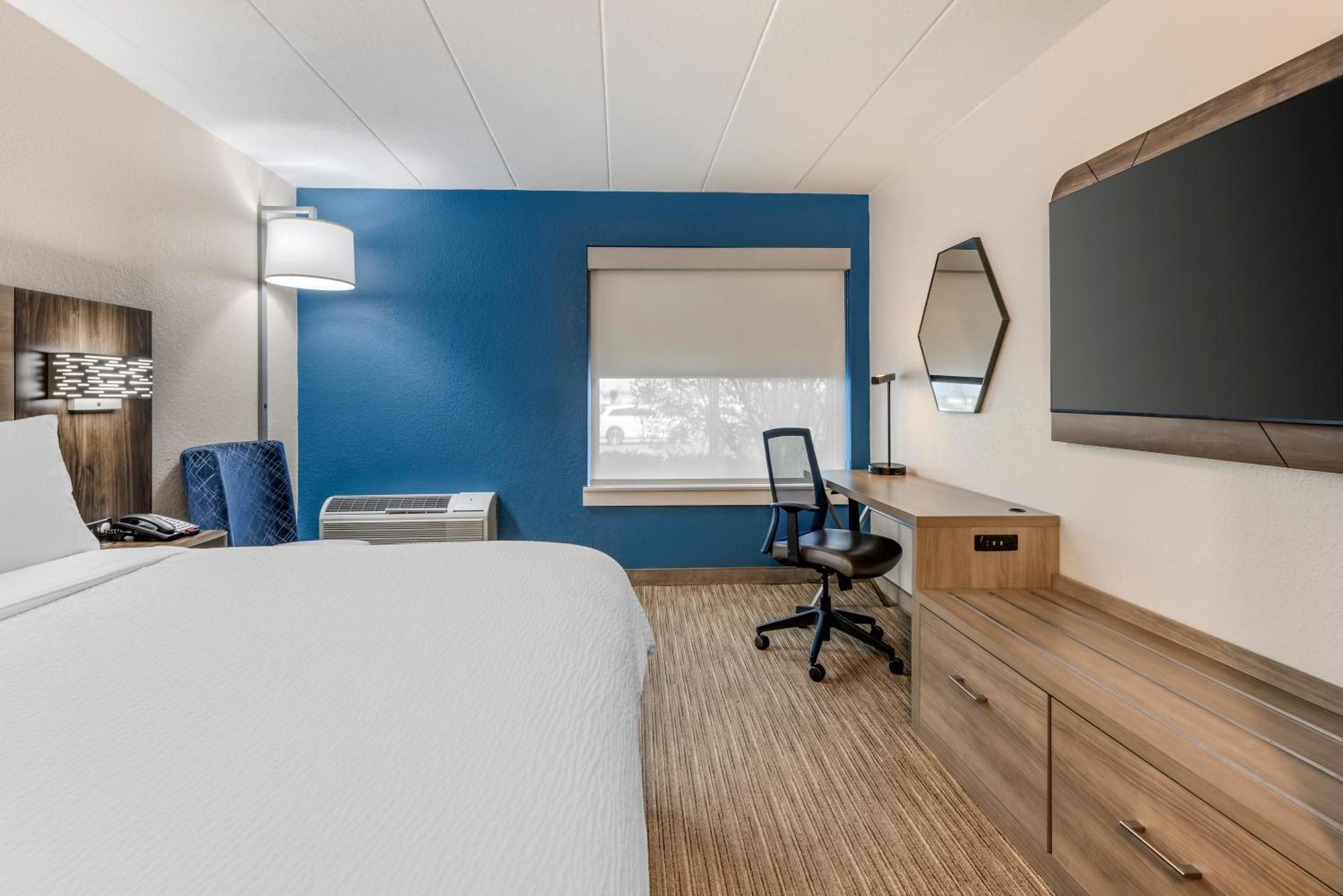 Holiday Inn Express Chicago-Downers Grove By Ihg Exterior photo